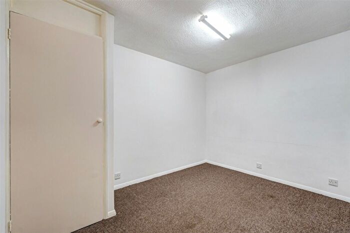 1 Bedroom Flat For Sale In Chesswood Road, Worthing, West Sussex, BN11