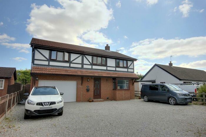 5 Bedroom Detached House For Sale In Clementhorpe Lane, Gilberdyke, HU15