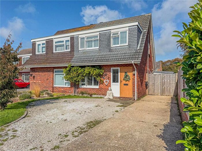 3 Bedroom Chalet For Sale In Nelson Drive, Mudeford, Christchurch, BH23
