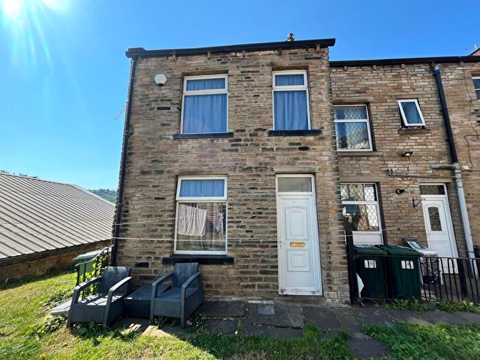 1 Bedroom End Of Terrace House For Sale In Scar Lane, Huddersfield, HD3