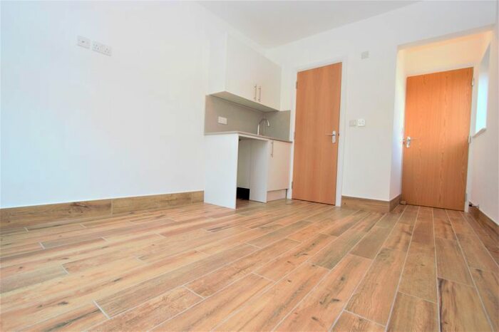 Property To Rent In Hertford Road, Enfield, EN3