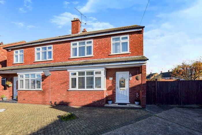 3 Bedroom Semi-Detached House To Rent In Bishops Road, Stanford-Le-Hope, SS17