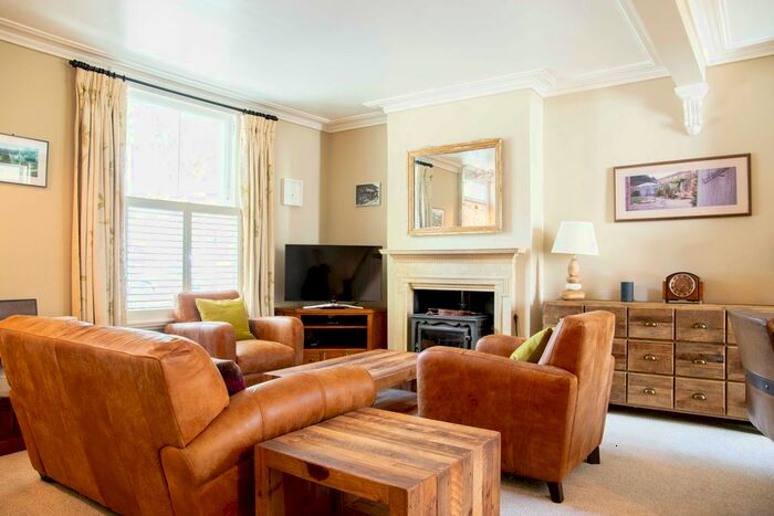 1 Bedroom Town House To Rent In Dalby Road, London, Sw W, London, SW18