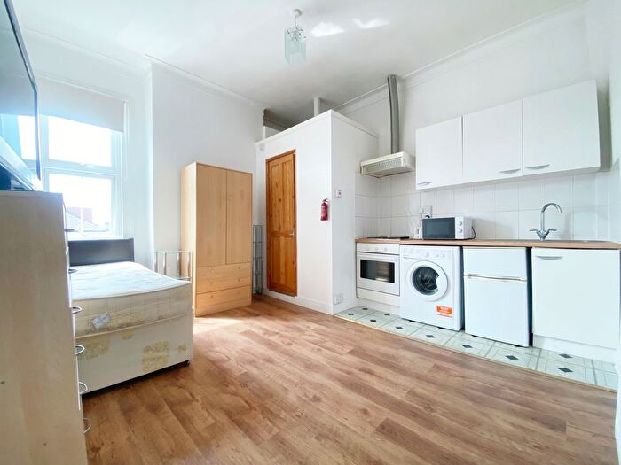 Studio To Rent In George Lane, London, SE13