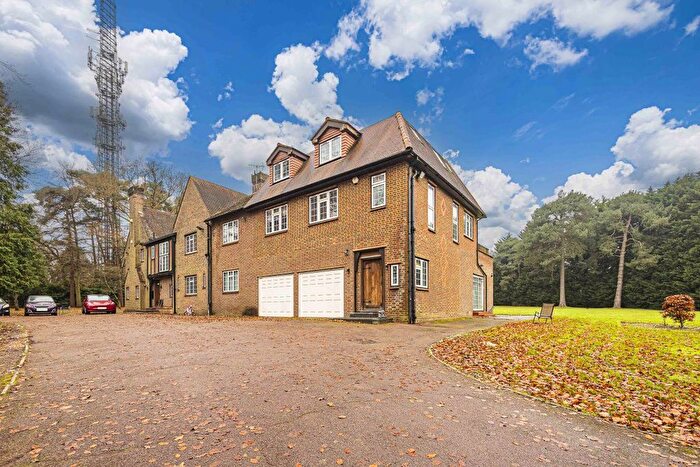 4 Bedroom Maisonette To Rent In Heathbourne Road, Bushey Heath, Bushey, WD23