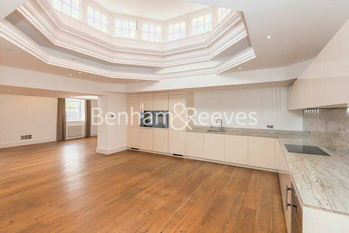 3 Bedroom Flat To Rent In Roehampton House, Roehampton, SW15