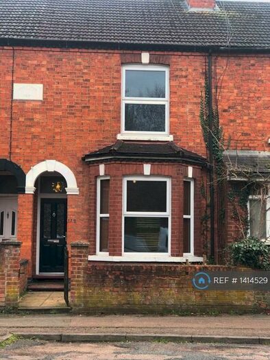 3 Bedroom Terraced House To Rent In Newport Road, Milton Keynes, MK13