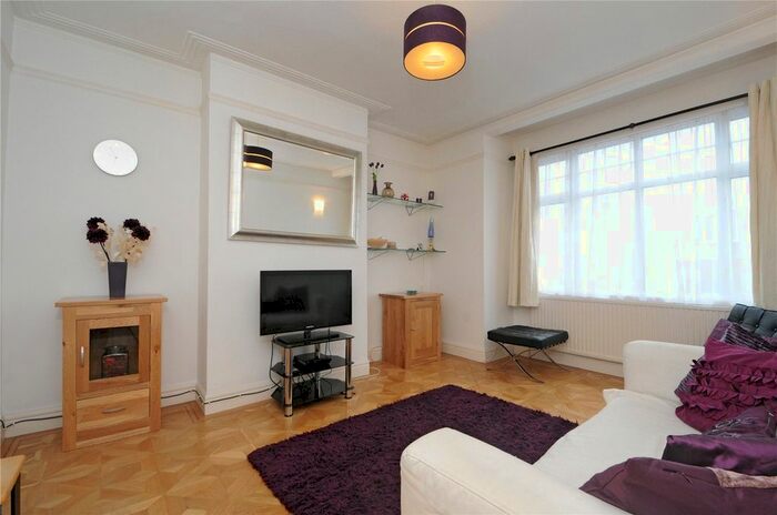 2 Bedroom Maisonette To Rent In Colney Hatch Lane, London, N10
