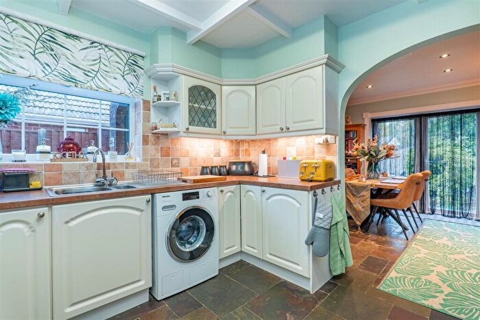 3 Bedroom Semi Detached House For Sale In Hoghton Road, Leyland, PR25