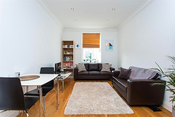 1 Bedroom Apartment To Rent In Queens Crescent, Chalk Farm, NW5