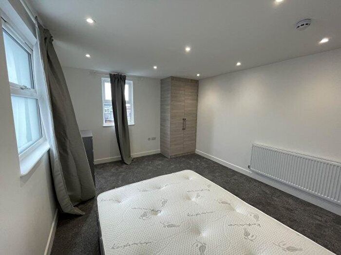 1 Bedroom Flat To Rent In Cedar Road, NW2
