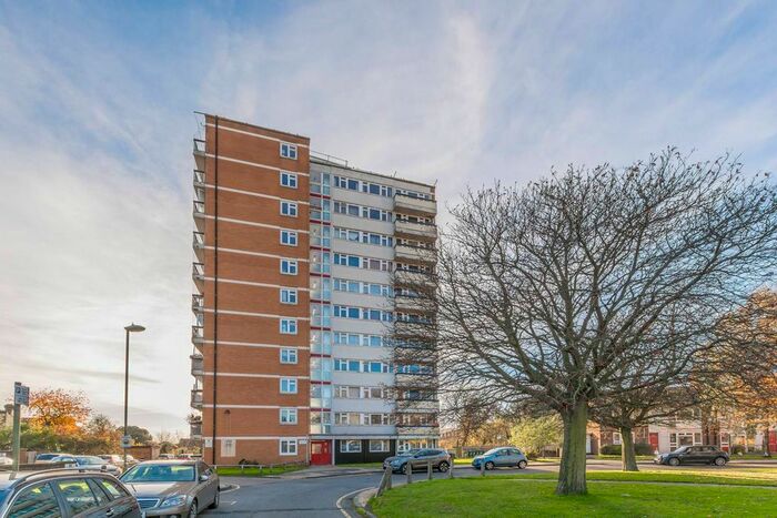 2 Bedroom Flat To Rent In Prospect Ring, East Finchley, London, N2