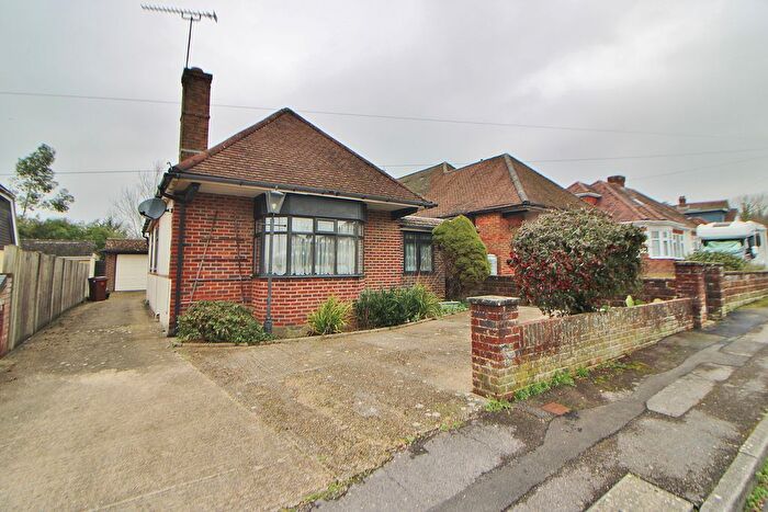 2 Bedroom Detached Bungalow For Sale In Whitehaven, Horndean, PO8