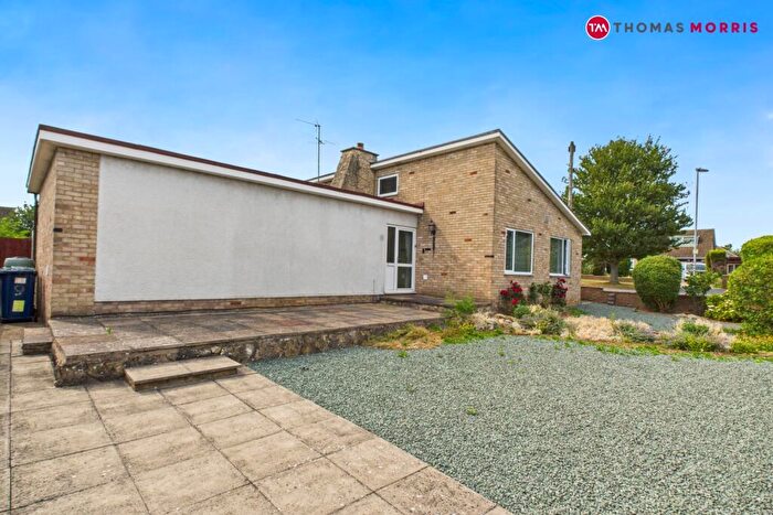 4 Bedroom Bungalow For Sale In Chestnut Close, St. Ives, Cambridgeshire, PE27