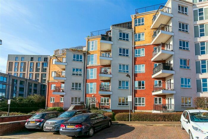 1 Bedroom Flat To Rent In The Gateway, Watford, Hertfordshire, WD18