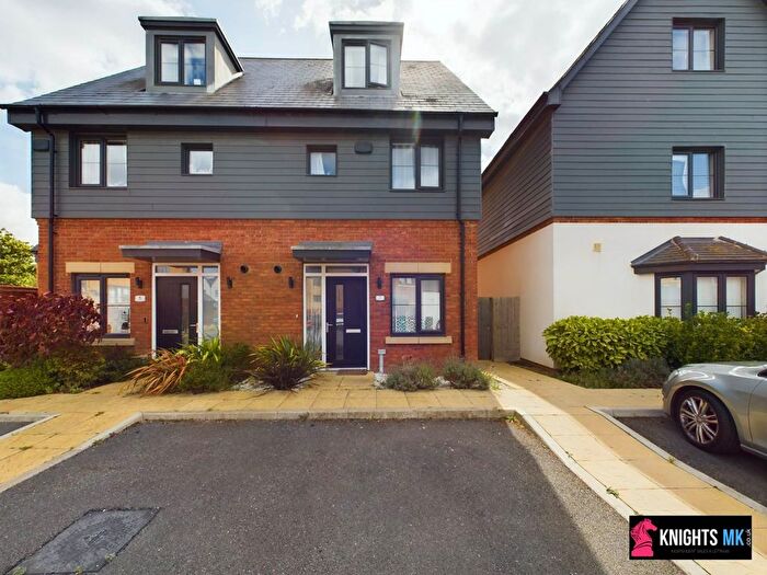 3 Bedroom Semi-Detached House To Rent In Burlina Close, Whitehouse, MK8