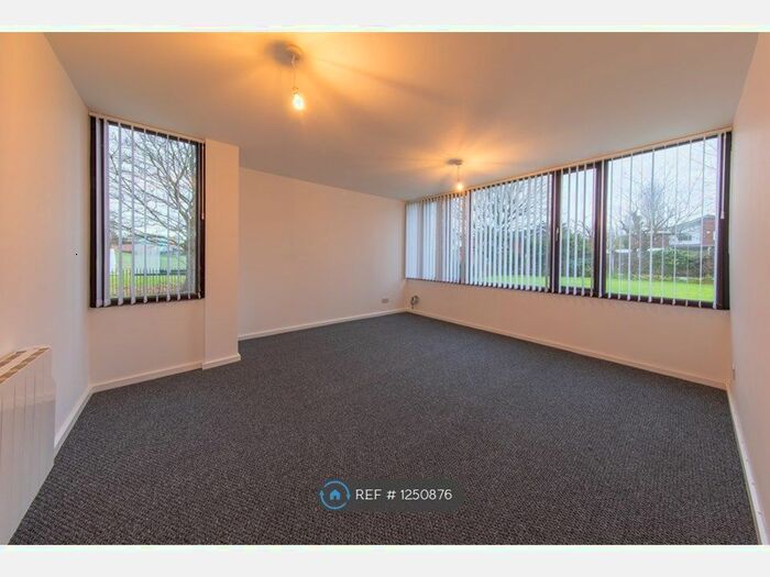 2 Bedroom Flat To Rent In Parklands Gardens, Walsall WS1
