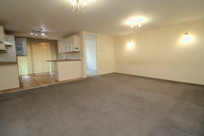 2 Bedroom Flat To Rent In Stonegrove, Edgware, HA8