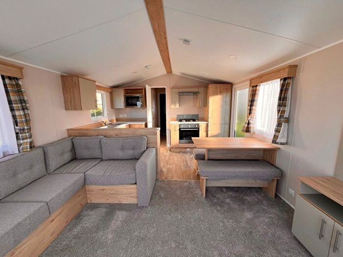 2 Bedroom Mobile/park Home For Sale In Llanmadoc, Swansea, SA3