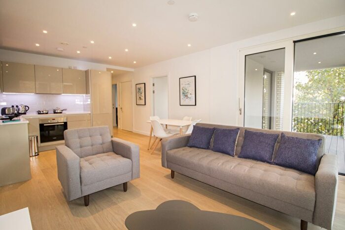 2 Bedroom Flat To Rent In Baldwin Point, Sayer Street, Elephant Amp; Castle, London, SE17