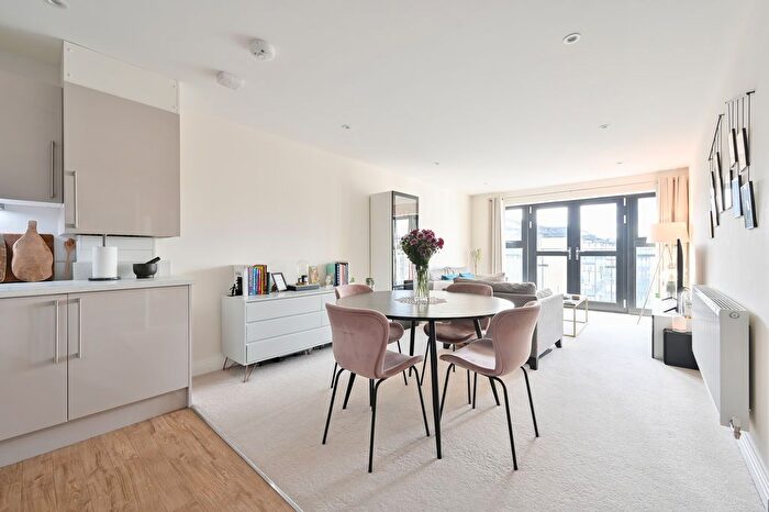2 Bedroom Flat For Sale In Bessemer Road, Welwyn Garden City, AL7