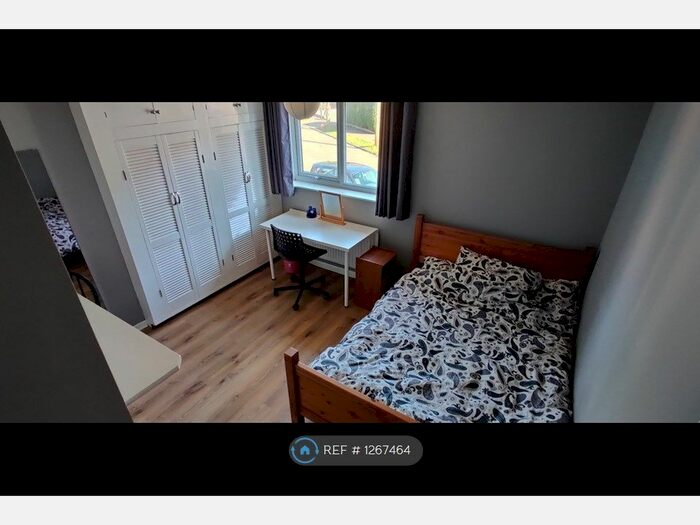 4 Bedroom Semi-Detached House To Rent In Robson Road, Norwich NR5