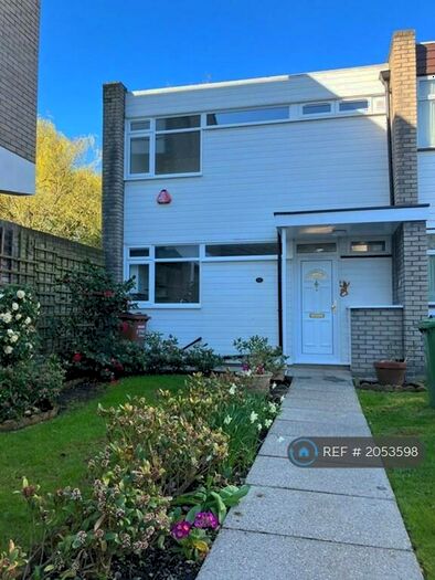 3 Bedroom Semi-Detached House To Rent In Tracy Court, Stanmore, HA7