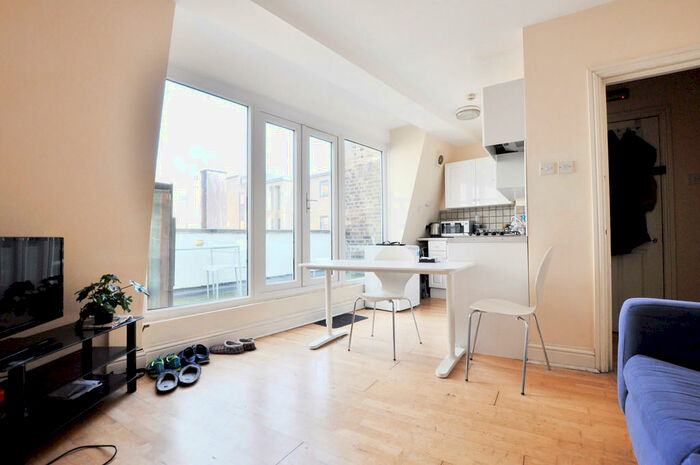 2 Bedroom Flat To Rent In Old Street, London, EC1