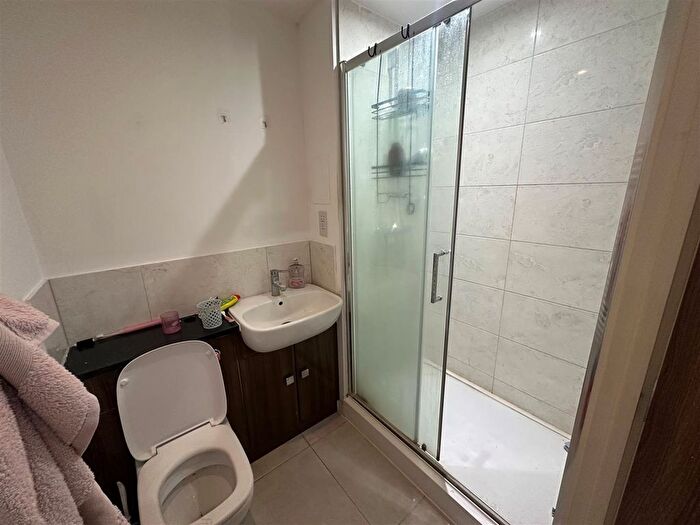 3 Bedroom Flat To Rent In Moorhen Drive, Edgware, NW9