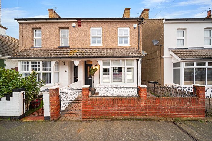 3 Bedroom Semi Detached House For Sale In Hollybush Road, Gravesend, Kent, DA12