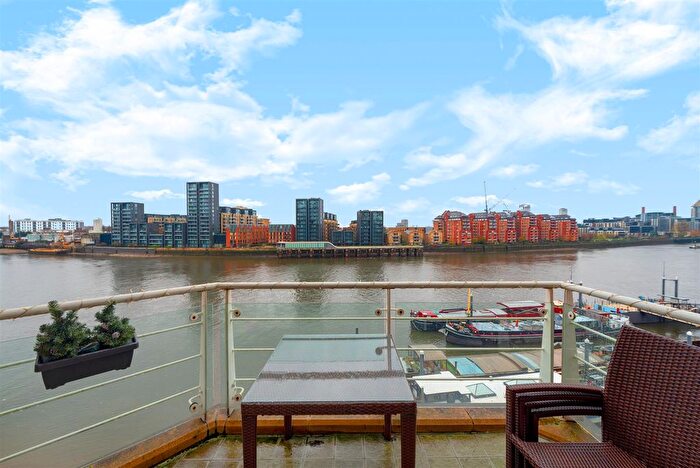 2 Bedroom Flat To Rent In Chatfield Road, Battersea, SW11