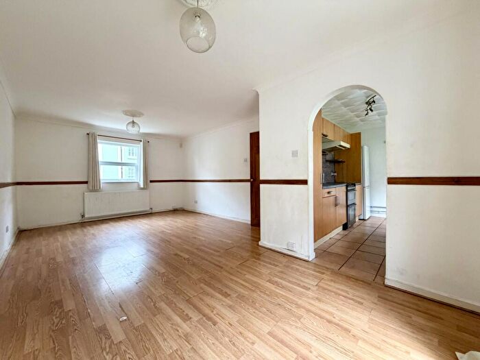 3 Bedroom House To Rent In High Street, Greenhithe, DA9