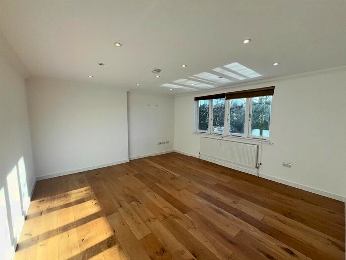 2 Bedroom Flat To Rent In Teignmouth Road, Mapesbury, London, NW2