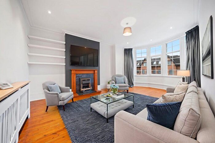 2 Bedroom Flat To Rent In Fox Lane, Palmers Green, N13