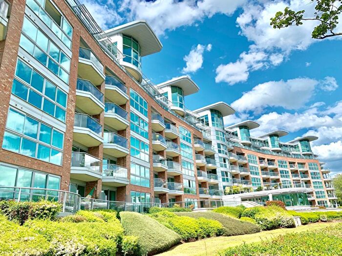 2 Bedroom Apartment To Rent In River Crescent, Nottingham, NG1