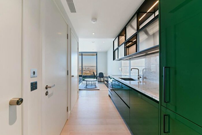 Apartment To Rent In Hobart Building, Wardian, Canary Wharf, E14