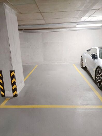 Garage / Parking To Rent In Elizabeth Tower, Chester Road, Manchester, M15