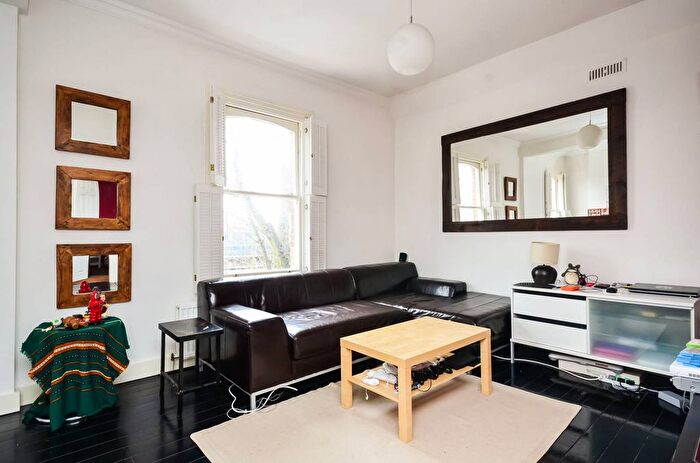 1 Bedroom Flat To Rent In Macaulay Road, Clapham, London, SW4