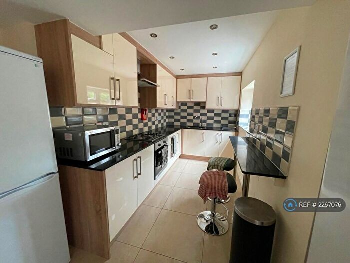 6 Bedroom Terraced House To Rent In De Beauvoir Road, Reading, RG1