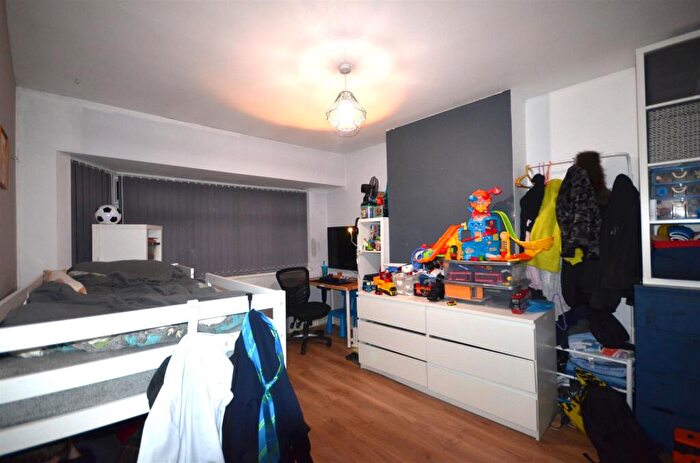 2 Bedroom Flat For Sale In Harrowdene Road, Wembley, Middlesex, HA0 - Photo 6