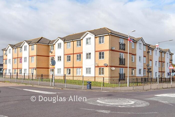 2 Bedroom Apartment For Sale In Timberlog Lane, Basildon, Essex, SS14