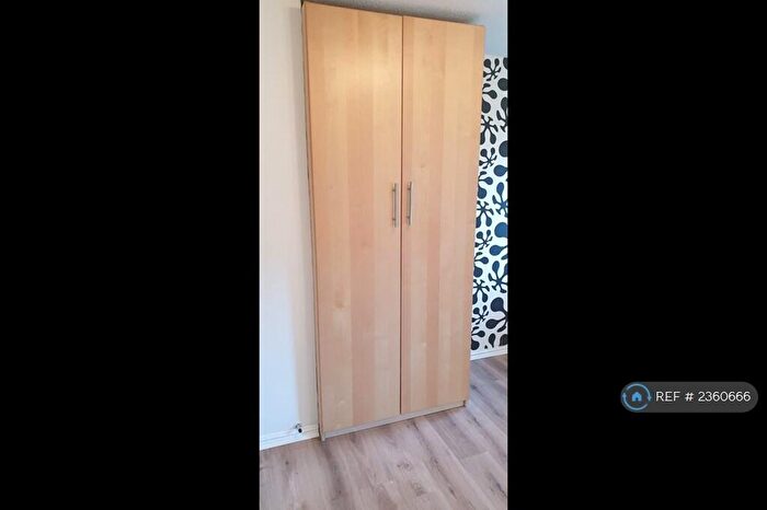 1 Bedroom Flat To Rent In Rowantree Drive, Bradford, BD10