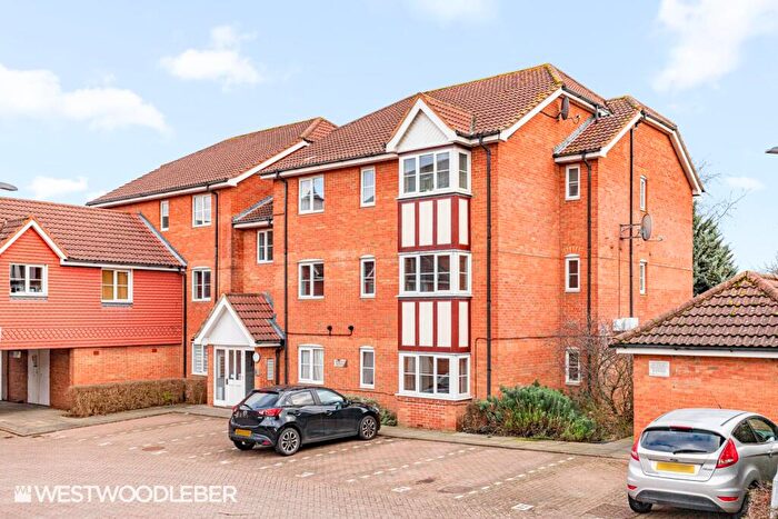 2 Bedroom Flat For Sale In Vancouver Road, Broxbourne, EN10