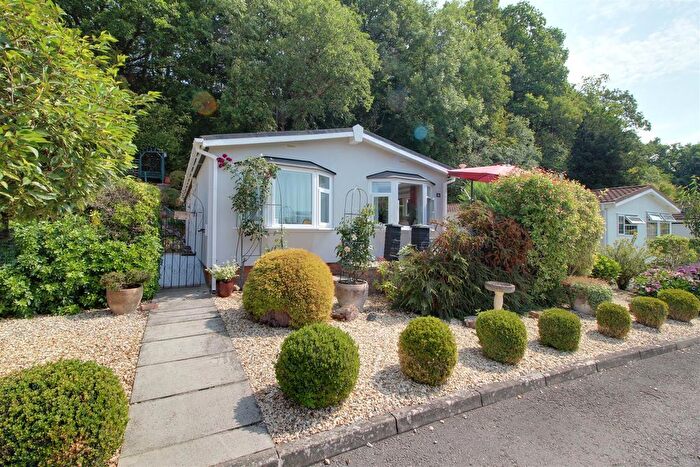 2 Bedroom Mobile/park Home For Sale In Hopeswood Park, Gloucester Road, Longhope, GL17