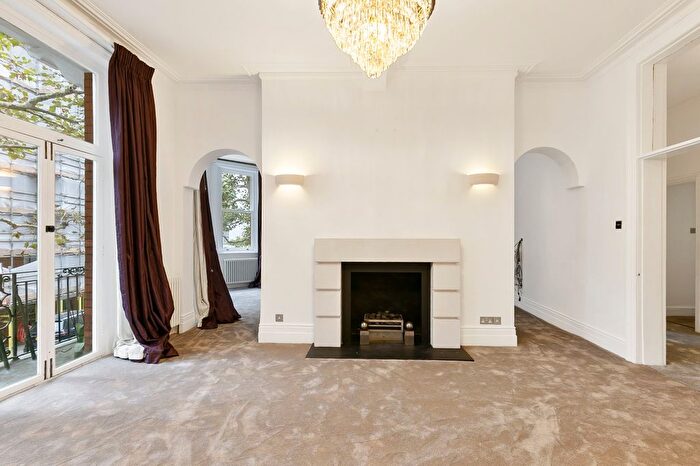 3 Bedroom Flat To Rent In Iverna Gardens, Kensington, W8