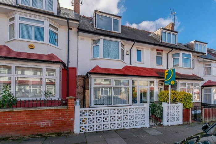 4 Bedroom Property To Rent In Hillbrook Road, Tooting, London, SW17