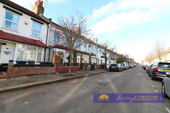 4 Bedroom Terraced House To Rent In Raynham Avenue, London, N18