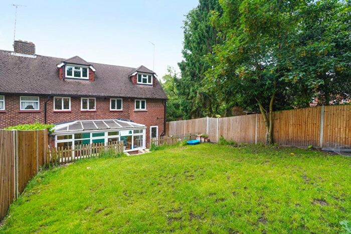 1 Bedroom End Of Terrace House To Rent In Lonsdale Road, Weybridge, Surrey, KT13