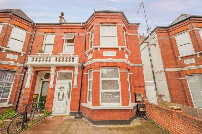 2 Bedroom Flat To Rent In Cricklewood Broadway, Cricklewood, London, NW2