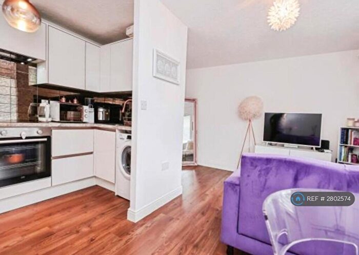 2 Bedroom Maisonette To Rent In Lime Grove, Birmingham, B26